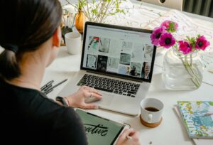 increase website traffic with evergreen content image shows woman using laptop